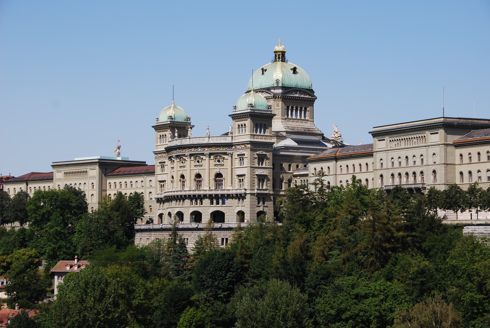 Das Bundeshaus in Bern, Sitz von Bundesversammlung und Bundesrat, wo das SEM die Zustimmung erteilt.