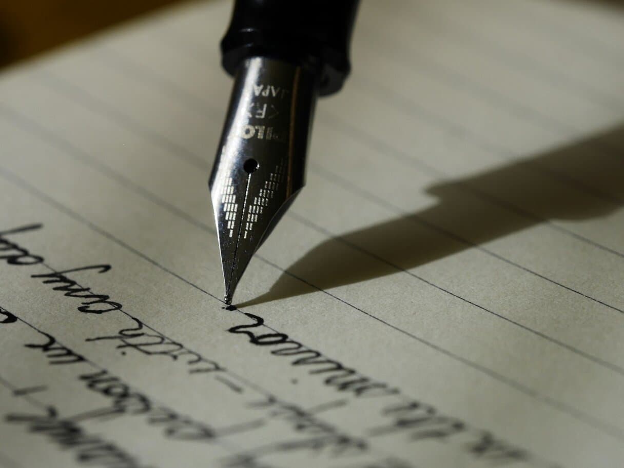 Penna stilografica su carta rigata — pratiche, termini e firme