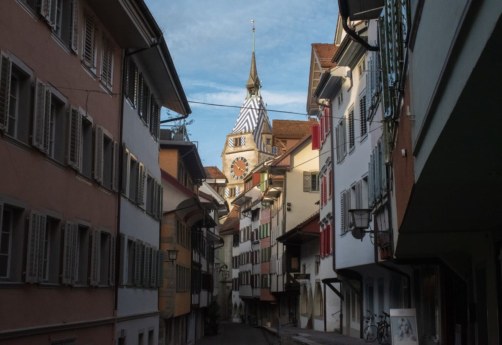 Zugersee mit dem Uhrturm der Altstadt, steuergünstiger Wirtschaftsstandort
