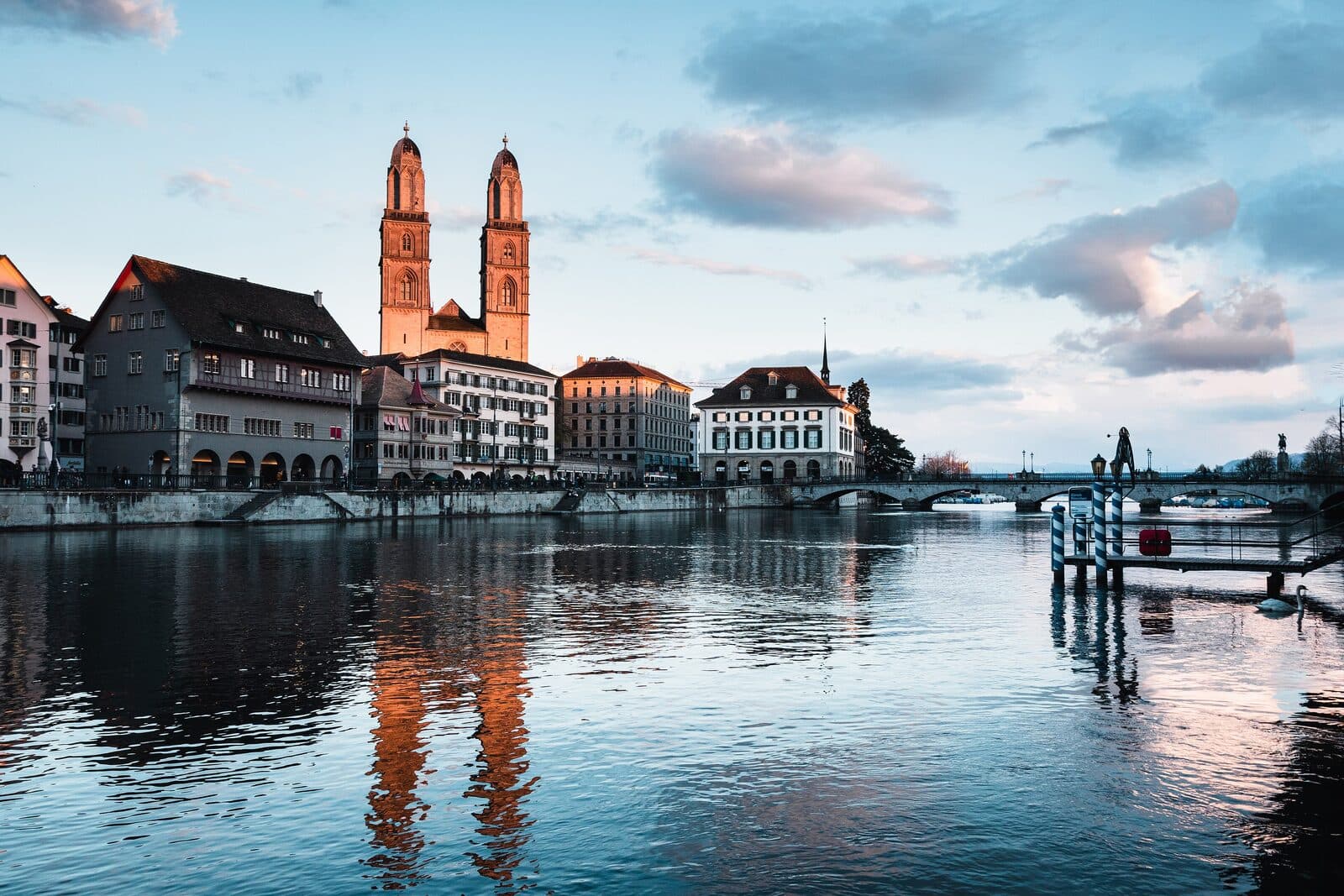 Zürichsee, Altstadttürme und Finanzzentrum